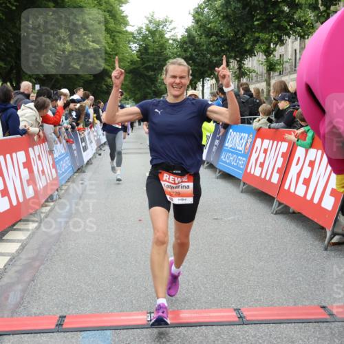 14.06.2026 - REWE Women's Run Strokosch-Dieckow http://msf.ph/oto/9762761 14.06.2026 10:58:09 Ziel 5047, 5132, 5581, 5661, 5686, 5729 meine-sportfotos.de