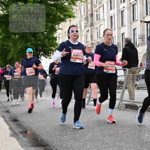 14.06.2026 - REWE Women's Run J. Mangold http://msf.ph/oto/9762765 14.06.2026 11:09:32 Ziel 5060, 5061, 5063, 5145, 5197, 5246, 5472, 5559, 5770, 5855, 5902, 5926 meine-sportfotos.de