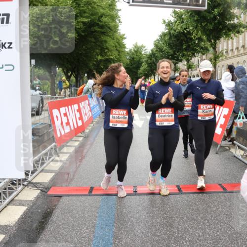 14.06.2026 - REWE Women's Run Strokosch-Dieckow http://msf.ph/oto/9762772 14.06.2026 11:12:46 Ziel 5009, 5088, 5089, 5090, 5100, 5191, 5325, 5555, 5612, 5671, 5785 meine-sportfotos.de
