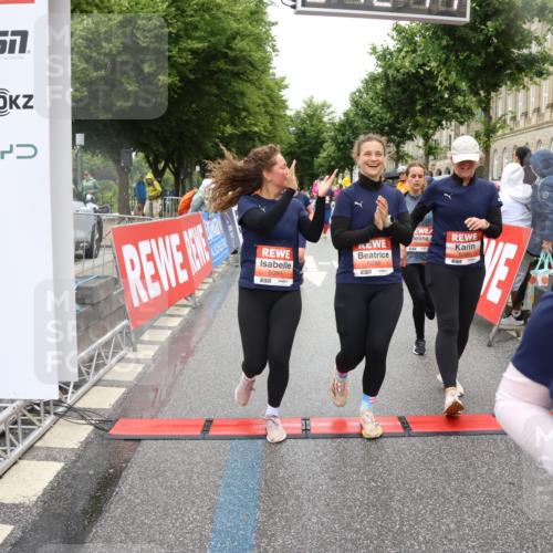 14.06.2026 - REWE Women's Run Strokosch-Dieckow http://msf.ph/oto/9762782 14.06.2026 11:12:45 Ziel 5009, 5088, 5089, 5090, 5097, 5100, 5105, 5191, 5325, 5555, 5612, 5671, 5785 meine-sportfotos.de