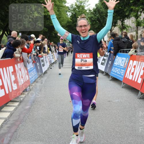 14.06.2026 - REWE Women's Run Strokosch-Dieckow http://msf.ph/oto/9762792 14.06.2026 10:58:08 Ziel 5047, 5132, 5581, 5661, 5686, 5729 meine-sportfotos.de