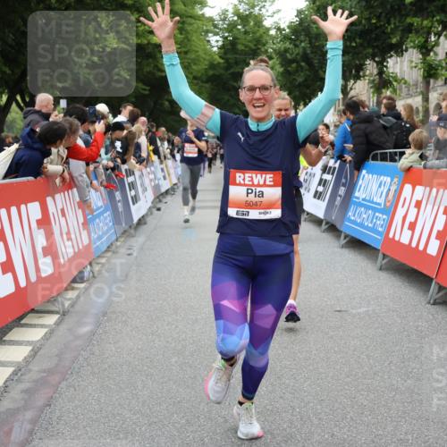 14.06.2026 - REWE Women's Run Strokosch-Dieckow http://msf.ph/oto/9762803 14.06.2026 10:58:08 Ziel 5047, 5132, 5581, 5661, 5686, 5729 meine-sportfotos.de