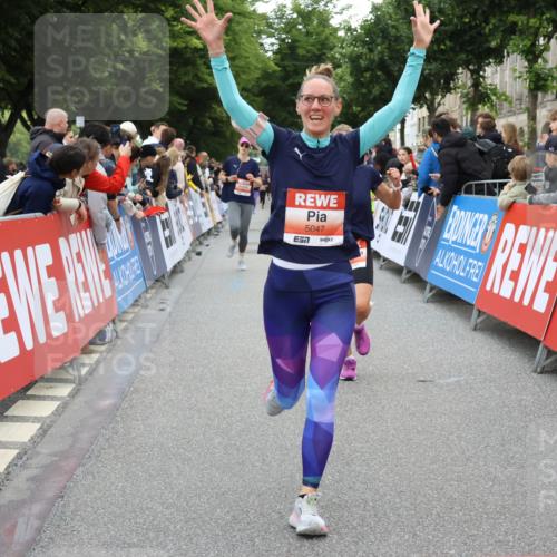 14.06.2026 - REWE Women's Run Strokosch-Dieckow http://msf.ph/oto/9762825 14.06.2026 10:58:08 Ziel 5047, 5132, 5581, 5661, 5686, 5729 meine-sportfotos.de