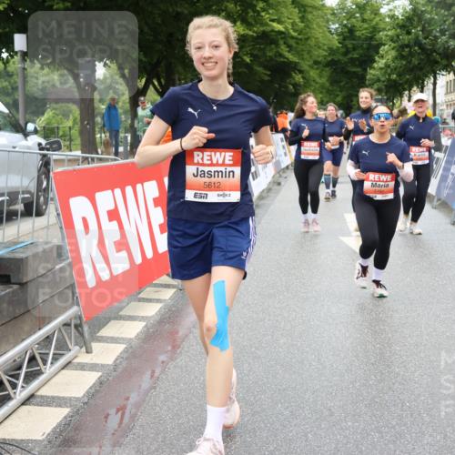 14.06.2026 - REWE Women's Run Strokosch-Dieckow http://msf.ph/oto/9762839 14.06.2026 11:12:42 Ziel 5009, 5088, 5089, 5090, 5097, 5100, 5105, 5191, 5302, 5555, 5612, 5658, 5671, 5959 meine-sportfotos.de
