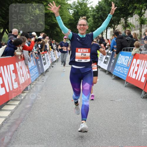 14.06.2026 - REWE Women's Run Strokosch-Dieckow http://msf.ph/oto/9762840 14.06.2026 10:58:08 Ziel 5047, 5132, 5581, 5661, 5686, 5729 meine-sportfotos.de
