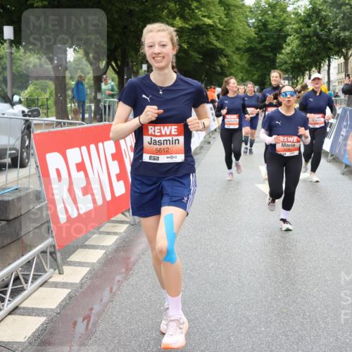 14.06.2026 - REWE Women's Run Strokosch-Dieckow http://msf.ph/oto/9762846 14.06.2026 11:12:42 Ziel 5009, 5088, 5089, 5090, 5097, 5100, 5105, 5191, 5302, 5555, 5612, 5658, 5671, 5959 meine-sportfotos.de