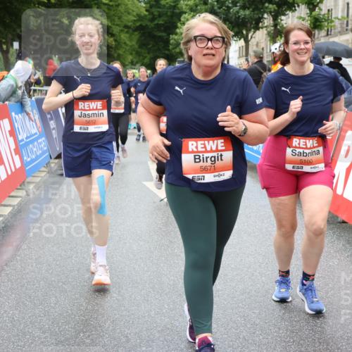 14.06.2026 - REWE Women's Run Strokosch-Dieckow http://msf.ph/oto/9762852 14.06.2026 11:12:41 Ziel 5088, 5089, 5097, 5100, 5105, 5191, 5302, 5555, 5612, 5658, 5671, 5959 meine-sportfotos.de