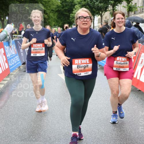14.06.2026 - REWE Women's Run Strokosch-Dieckow http://msf.ph/oto/9762859 14.06.2026 11:12:41 Ziel 5088, 5089, 5097, 5100, 5105, 5191, 5302, 5555, 5612, 5658, 5671, 5959 meine-sportfotos.de