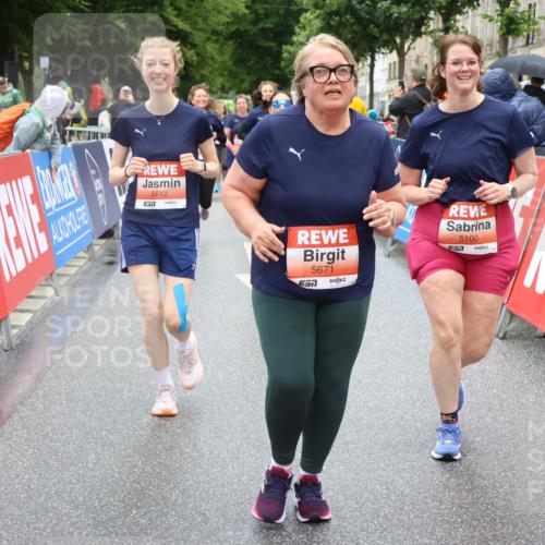 14.06.2026 - REWE Women's Run Strokosch-Dieckow http://msf.ph/oto/9762866 14.06.2026 11:12:41 Ziel 5088, 5089, 5097, 5100, 5105, 5191, 5302, 5555, 5612, 5658, 5671, 5959 meine-sportfotos.de