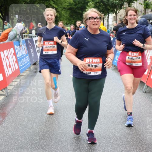 14.06.2026 - REWE Women's Run Strokosch-Dieckow http://msf.ph/oto/9762872 14.06.2026 11:12:41 Ziel 5088, 5089, 5097, 5100, 5105, 5191, 5302, 5555, 5612, 5658, 5671, 5959 meine-sportfotos.de