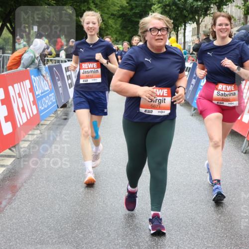 14.06.2026 - REWE Women's Run Strokosch-Dieckow http://msf.ph/oto/9762878 14.06.2026 11:12:41 Ziel 5088, 5089, 5097, 5100, 5105, 5191, 5302, 5555, 5612, 5658, 5671, 5959 meine-sportfotos.de