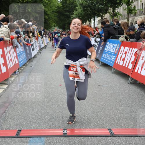 14.06.2026 - REWE Women's Run Strokosch-Dieckow http://msf.ph/oto/9762880 14.06.2026 10:58:02 Ziel 5132 meine-sportfotos.de