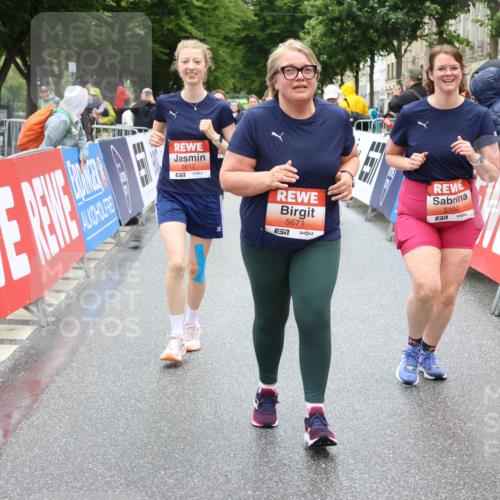 14.06.2026 - REWE Women's Run Strokosch-Dieckow http://msf.ph/oto/9762894 14.06.2026 11:12:41 Ziel 5088, 5089, 5097, 5100, 5105, 5191, 5302, 5555, 5612, 5658, 5671, 5959 meine-sportfotos.de
