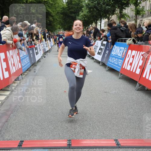 14.06.2026 - REWE Women's Run Strokosch-Dieckow http://msf.ph/oto/9762916 14.06.2026 10:58:02 Ziel 5132 meine-sportfotos.de