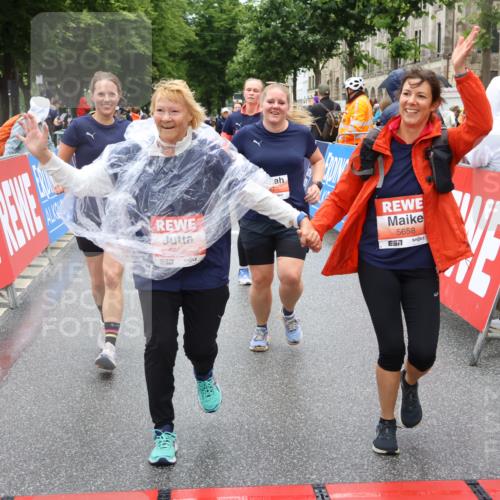 14.06.2026 - REWE Women's Run Strokosch-Dieckow http://msf.ph/oto/9762921 14.06.2026 11:12:36 Ziel 5097, 5105, 5302, 5555, 5658, 5959 meine-sportfotos.de
