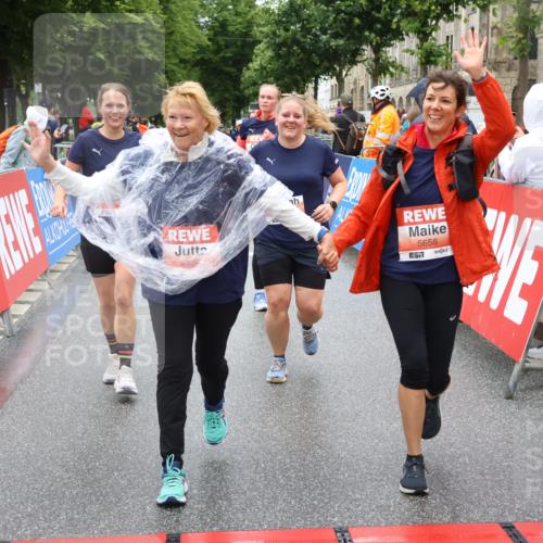 14.06.2026 - REWE Women's Run Strokosch-Dieckow http://msf.ph/oto/9762930 14.06.2026 11:12:36 Ziel 5097, 5105, 5302, 5555, 5658, 5959 meine-sportfotos.de