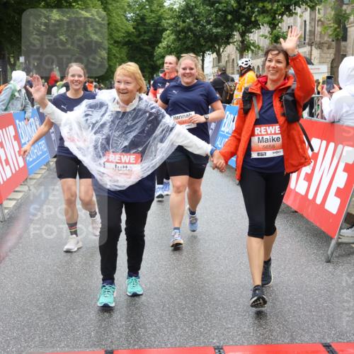 14.06.2026 - REWE Women's Run Strokosch-Dieckow http://msf.ph/oto/9762943 14.06.2026 11:12:36 Ziel 5097, 5105, 5302, 5555, 5658, 5959 meine-sportfotos.de