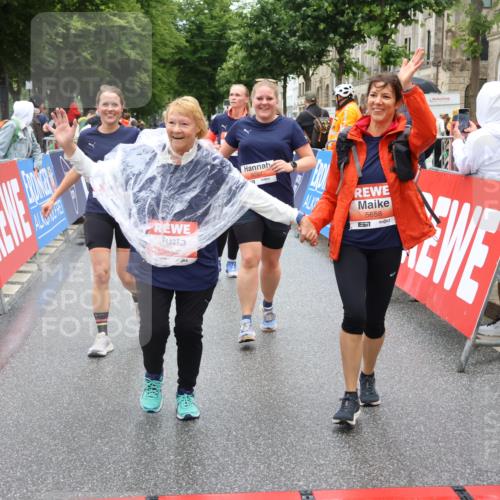 14.06.2026 - REWE Women's Run Strokosch-Dieckow http://msf.ph/oto/9762951 14.06.2026 11:12:36 Ziel 5097, 5105, 5302, 5555, 5658, 5959 meine-sportfotos.de