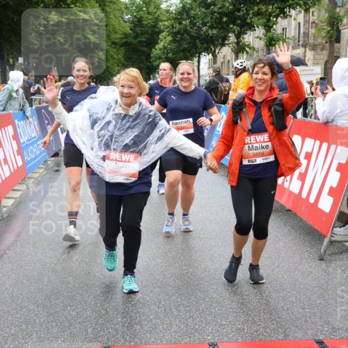 14.06.2026 - REWE Women's Run Strokosch-Dieckow http://msf.ph/oto/9762959 14.06.2026 11:12:36 Ziel 5097, 5105, 5302, 5555, 5658, 5959 meine-sportfotos.de