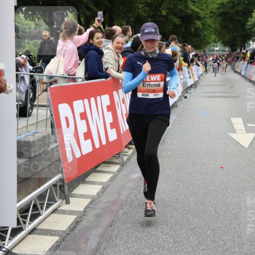 14.06.2026 - REWE Women's Run Strokosch-Dieckow http://msf.ph/oto/9762960 14.06.2026 10:57:52 Ziel 5394, 5598, 5905 meine-sportfotos.de