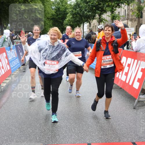 14.06.2026 - REWE Women's Run Strokosch-Dieckow http://msf.ph/oto/9762967 14.06.2026 11:12:36 Ziel 5097, 5105, 5302, 5555, 5658, 5959 meine-sportfotos.de