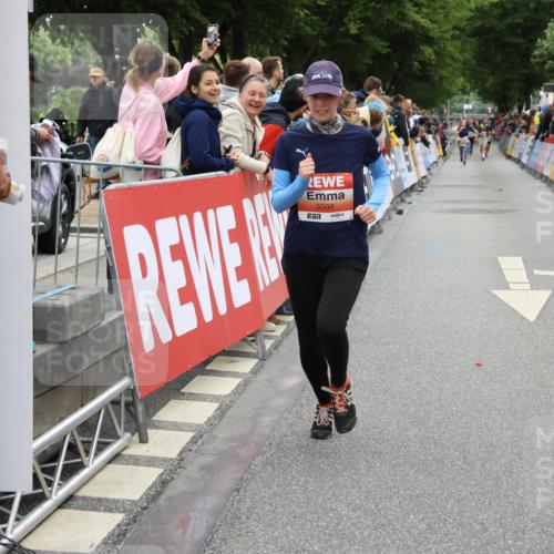 14.06.2026 - REWE Women's Run Strokosch-Dieckow http://msf.ph/oto/9762969 14.06.2026 10:57:52 Ziel 5394, 5598, 5905 meine-sportfotos.de