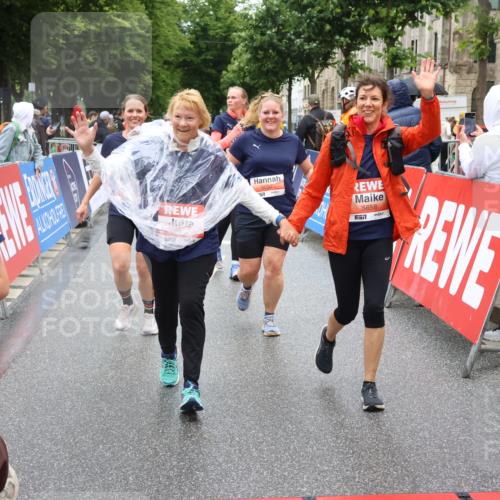 14.06.2026 - REWE Women's Run Strokosch-Dieckow http://msf.ph/oto/9762974 14.06.2026 11:12:36 Ziel 5097, 5105, 5302, 5555, 5658, 5959 meine-sportfotos.de