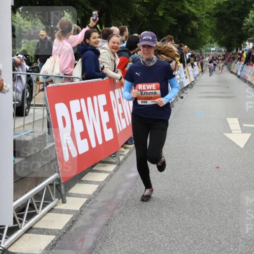 14.06.2026 - REWE Women's Run Strokosch-Dieckow http://msf.ph/oto/9762979 14.06.2026 10:57:52 Ziel 5394, 5598, 5905 meine-sportfotos.de