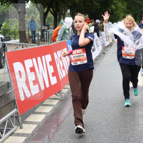 14.06.2026 - REWE Women's Run Strokosch-Dieckow http://msf.ph/oto/9763001 14.06.2026 11:12:35 Ziel 5097, 5105, 5302, 5555, 5658, 5959 meine-sportfotos.de