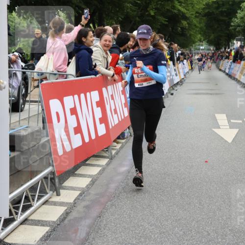 14.06.2026 - REWE Women's Run Strokosch-Dieckow http://msf.ph/oto/9763003 14.06.2026 10:57:51 Ziel 5394, 5396, 5598, 5904, 5905 meine-sportfotos.de