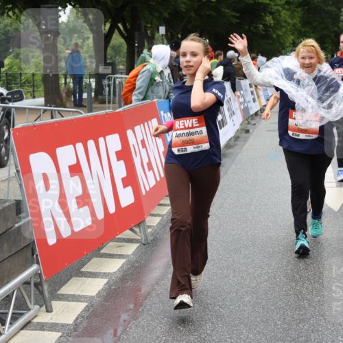 14.06.2026 - REWE Women's Run Strokosch-Dieckow http://msf.ph/oto/9763008 14.06.2026 11:12:35 Ziel 5097, 5105, 5302, 5555, 5658, 5959 meine-sportfotos.de
