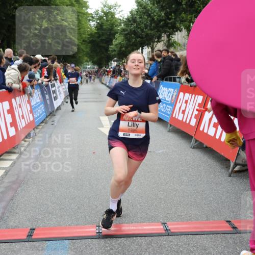 14.06.2026 - REWE Women's Run Strokosch-Dieckow http://msf.ph/oto/9763021 14.06.2026 10:57:49 Ziel 5280, 5394, 5396, 5598, 5904, 5905 meine-sportfotos.de