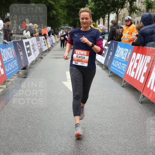 14.06.2026 - REWE Women's Run Strokosch-Dieckow http://msf.ph/oto/9763023 14.06.2026 11:12:23 Ziel 5388, 5602 meine-sportfotos.de