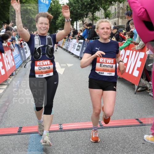 14.06.2026 - REWE Women's Run Strokosch-Dieckow http://msf.ph/oto/9763044 14.06.2026 10:57:44 Ziel 5202, 5255, 5280, 5381, 5396, 5712, 5778, 5904, 5905, 5924 meine-sportfotos.de