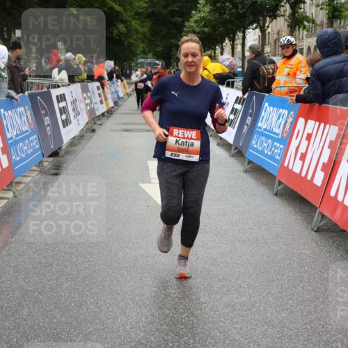 14.06.2026 - REWE Women's Run Strokosch-Dieckow http://msf.ph/oto/9763045 14.06.2026 11:12:23 Ziel 5388, 5602 meine-sportfotos.de