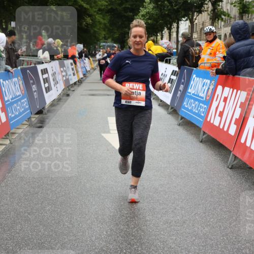 14.06.2026 - REWE Women's Run Strokosch-Dieckow http://msf.ph/oto/9763052 14.06.2026 11:12:23 Ziel 5388, 5602 meine-sportfotos.de