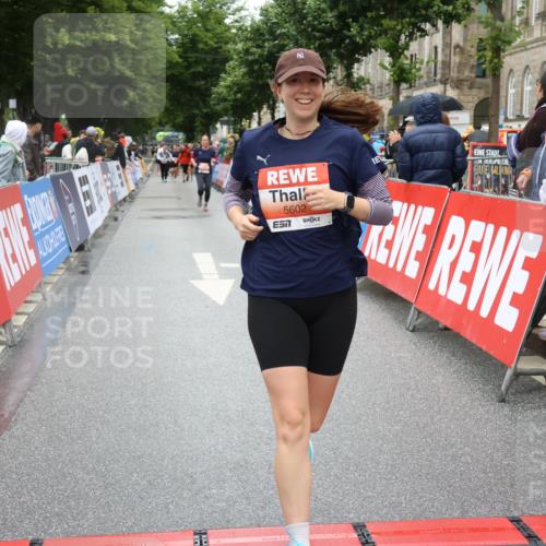 14.06.2026 - REWE Women's Run Strokosch-Dieckow http://msf.ph/oto/9763058 14.06.2026 11:12:16 Ziel 5159, 5215, 5400, 5401, 5602, 5922 meine-sportfotos.de
