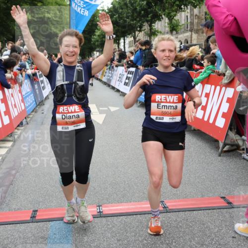 14.06.2026 - REWE Women's Run Strokosch-Dieckow http://msf.ph/oto/9763060 14.06.2026 10:57:44 Ziel 5202, 5255, 5280, 5381, 5396, 5712, 5778, 5904, 5905, 5924 meine-sportfotos.de