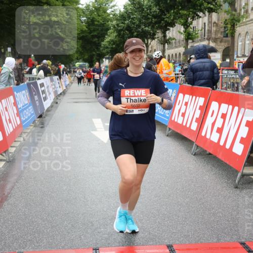 14.06.2026 - REWE Women's Run Strokosch-Dieckow http://msf.ph/oto/9763081 14.06.2026 11:12:16 Ziel 5159, 5215, 5400, 5401, 5602, 5922 meine-sportfotos.de