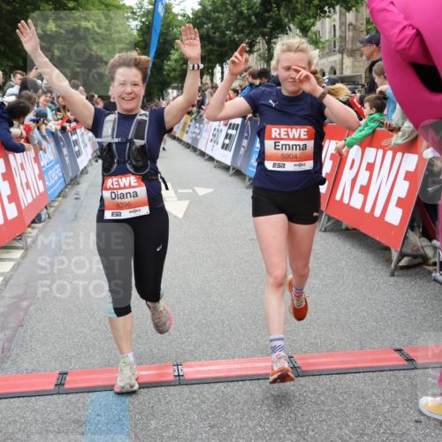 14.06.2026 - REWE Women's Run Strokosch-Dieckow http://msf.ph/oto/9763082 14.06.2026 10:57:43 Ziel 5202, 5255, 5280, 5381, 5396, 5712, 5778, 5904, 5905, 5924 meine-sportfotos.de
