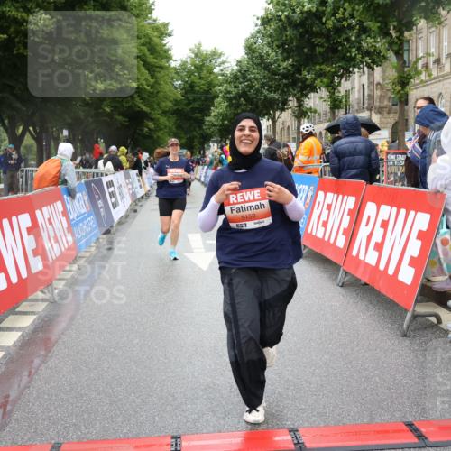 14.06.2026 - REWE Women's Run Strokosch-Dieckow http://msf.ph/oto/9763088 14.06.2026 11:12:14 Ziel 5159, 5215, 5400, 5401, 5602, 5922 meine-sportfotos.de
