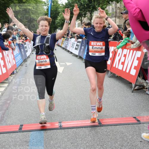 14.06.2026 - REWE Women's Run Strokosch-Dieckow http://msf.ph/oto/9763093 14.06.2026 10:57:43 Ziel 5202, 5255, 5280, 5381, 5396, 5712, 5778, 5904, 5905, 5924 meine-sportfotos.de