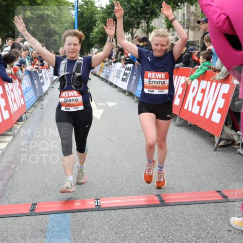 14.06.2026 - REWE Women's Run Strokosch-Dieckow http://msf.ph/oto/9763106 14.06.2026 10:57:43 Ziel 5202, 5255, 5280, 5381, 5396, 5712, 5778, 5904, 5905, 5924 meine-sportfotos.de