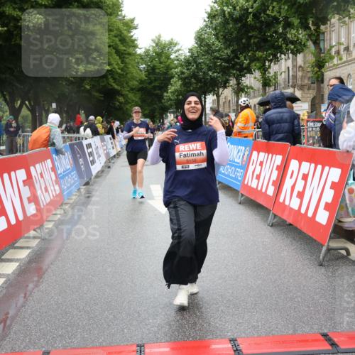14.06.2026 - REWE Women's Run Strokosch-Dieckow http://msf.ph/oto/9763110 14.06.2026 11:12:13 Ziel 5159, 5215, 5400, 5401, 5602, 5922 meine-sportfotos.de
