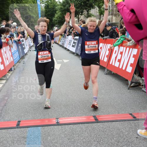 14.06.2026 - REWE Women's Run Strokosch-Dieckow http://msf.ph/oto/9763147 14.06.2026 10:57:43 Ziel 5202, 5255, 5280, 5381, 5396, 5712, 5778, 5904, 5905, 5924 meine-sportfotos.de