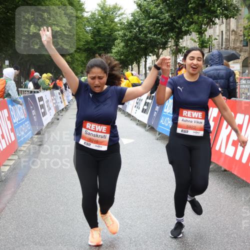 14.06.2026 - REWE Women's Run Strokosch-Dieckow http://msf.ph/oto/9763163 14.06.2026 11:12:11 Ziel 5159, 5215, 5362, 5400, 5401, 5922 meine-sportfotos.de