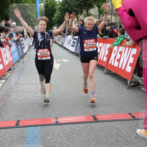 14.06.2026 - REWE Women's Run Strokosch-Dieckow http://msf.ph/oto/9763164 14.06.2026 10:57:43 Ziel 5202, 5255, 5280, 5381, 5396, 5712, 5778, 5904, 5905, 5924 meine-sportfotos.de