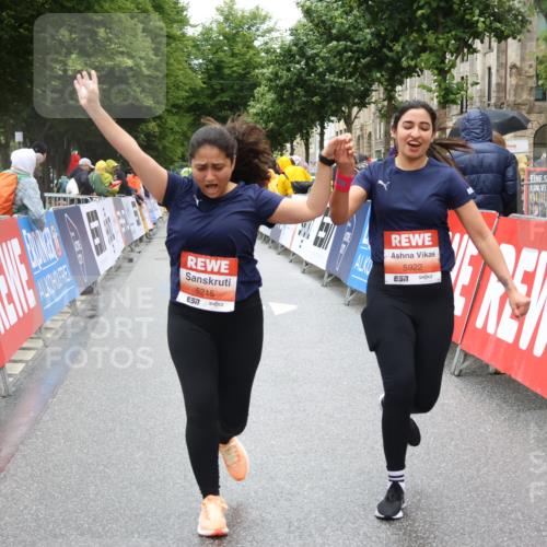 14.06.2026 - REWE Women's Run Strokosch-Dieckow http://msf.ph/oto/9763173 14.06.2026 11:12:11 Ziel 5159, 5215, 5362, 5400, 5401, 5922 meine-sportfotos.de