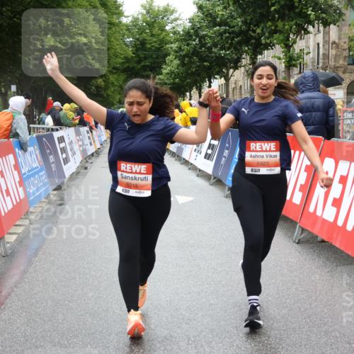 14.06.2026 - REWE Women's Run Strokosch-Dieckow http://msf.ph/oto/9763182 14.06.2026 11:12:10 Ziel 5159, 5215, 5265, 5362, 5400, 5401, 5922 meine-sportfotos.de