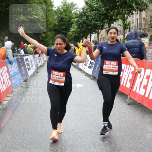14.06.2026 - REWE Women's Run Strokosch-Dieckow http://msf.ph/oto/9763192 14.06.2026 11:12:10 Ziel 5159, 5215, 5265, 5362, 5400, 5401, 5922 meine-sportfotos.de